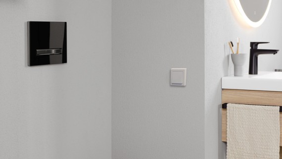 Geberit flush lifters with remote flush buttons