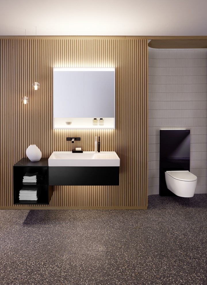 Geberit bathroom with black fittings (© Geberit)