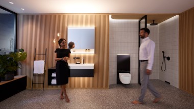 Man and woman in perfectly lit bathroom with Geberit in-wall systems (© Geberit)