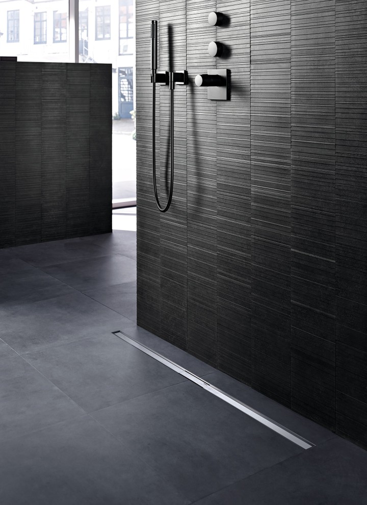 Floor-even shower with Geberit CleanLine shower channel Floor-even shower with Geberit CleanLine shower channel