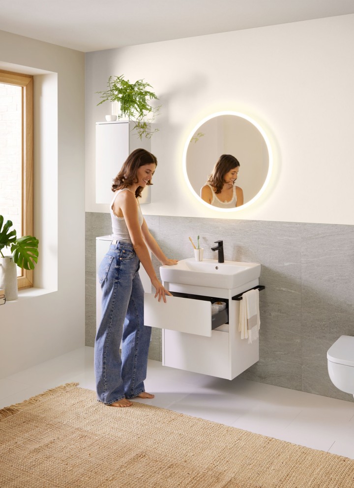 Woman in white bathroom from the Geberit Renova Plan bathroom series