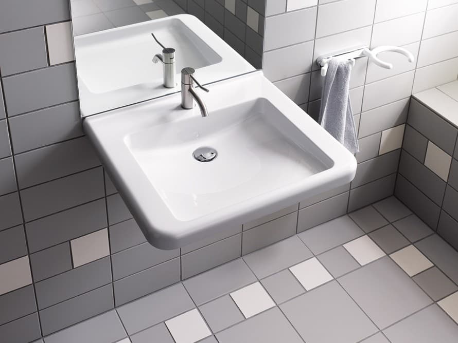 Bathtub with Geberit Cascading Tub Filler Bathtub with Geberit Cascading Tub Filler